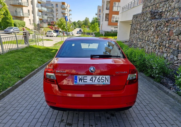 Skoda Octavia cena 36900 przebieg: 210000, rok produkcji 2018 z Barwice małe 37